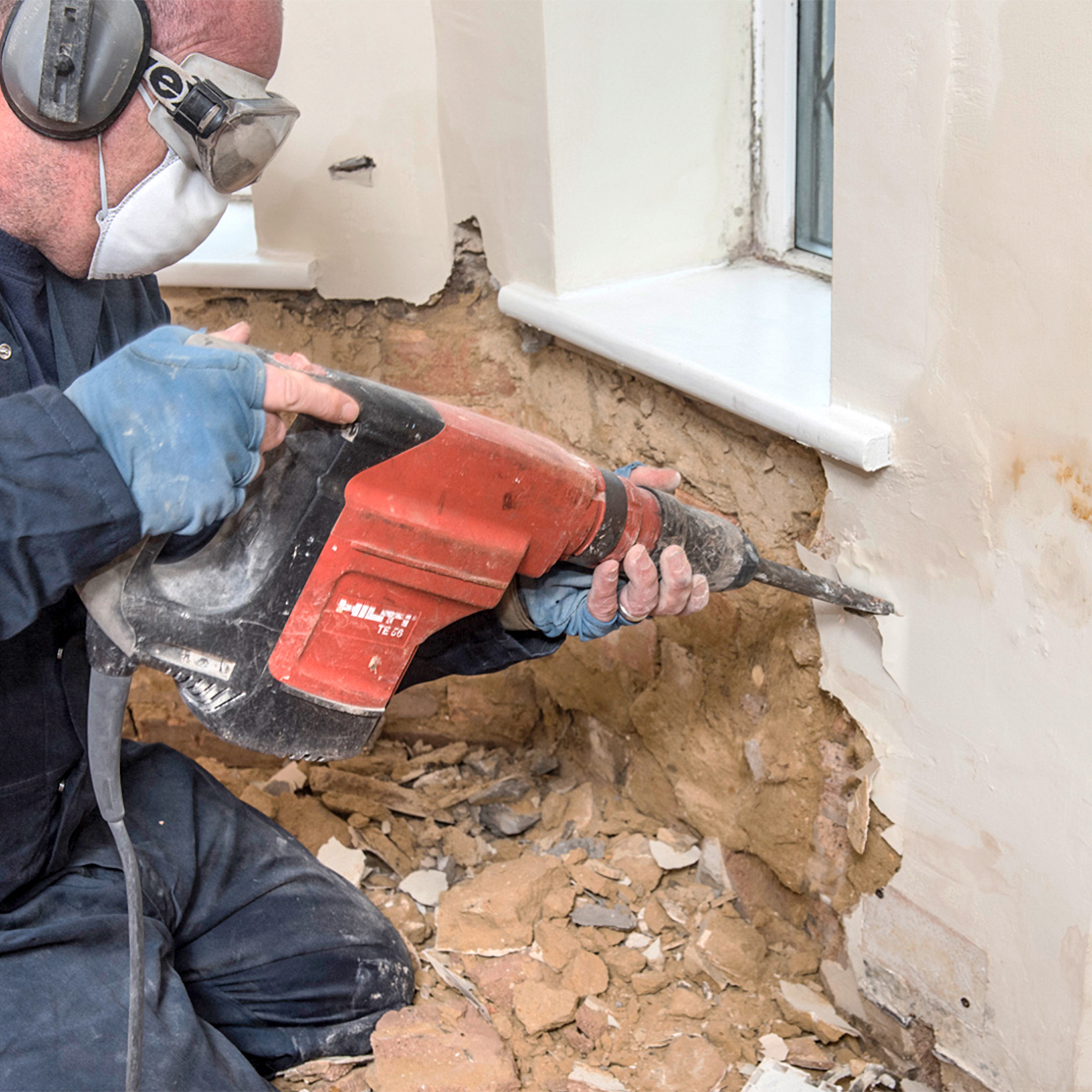 Kontaminierten Putz entfernen