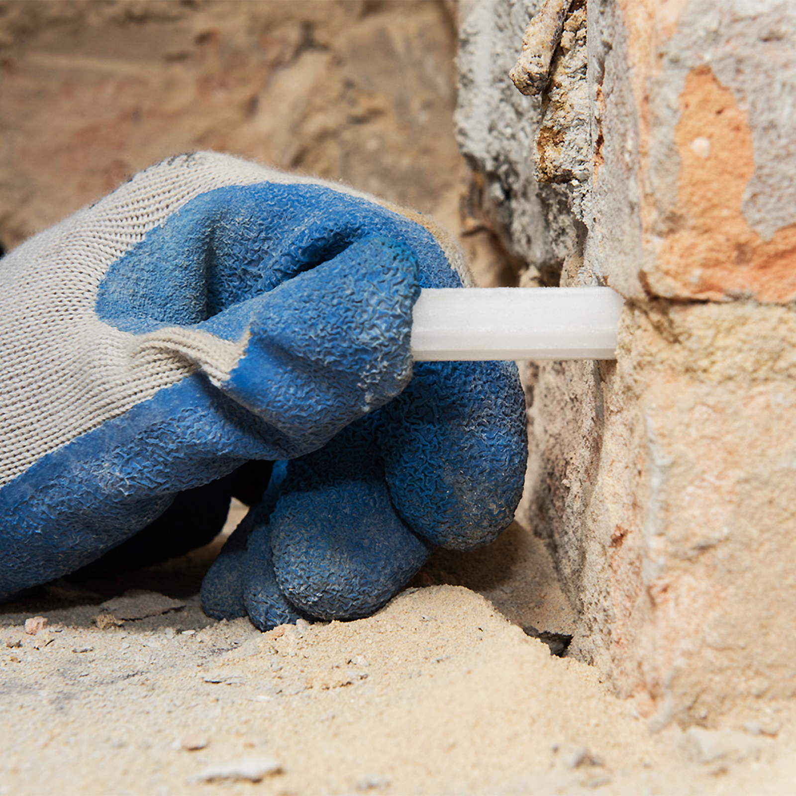 Horizontalsperren anbringen