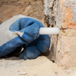 Horizontalsperren anbringen