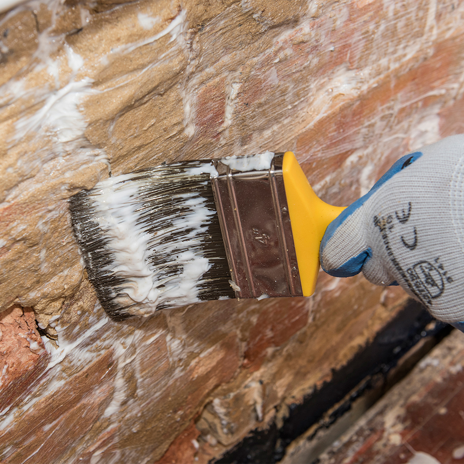 Dryshield auf die Wand auftragen