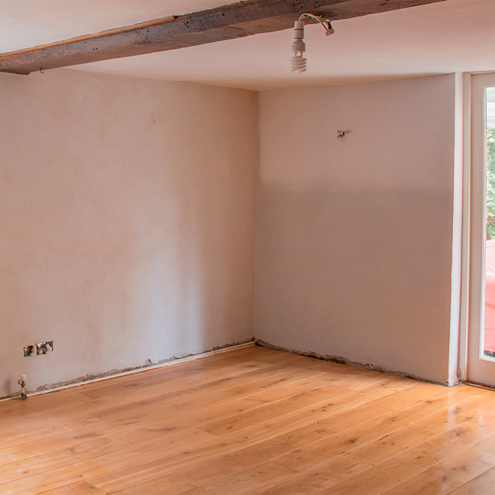 Mit der Auftragung der letzten Schichten die Arbeiten beenden